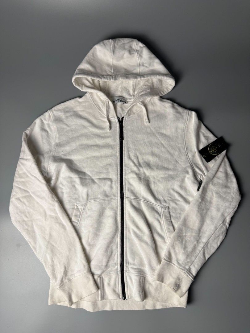 STONE ISLAND (Category: Hoodies) located in San Pedro. Submitted by jv_aman_ (Listing ID 1461768684, Image 1). Description: .