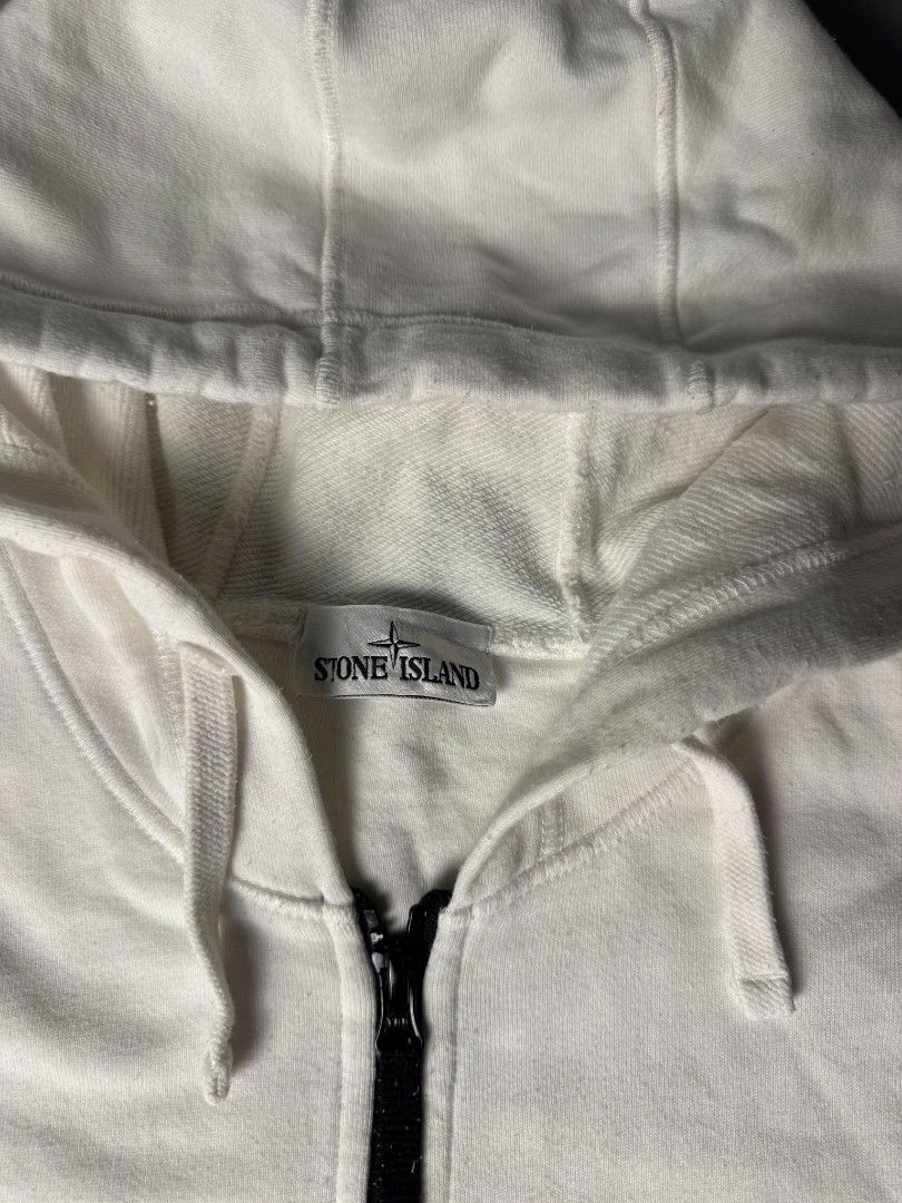 STONE ISLAND (Category: Hoodies) located in San Pedro. Submitted by jv_aman_ (Listing ID 1461768684, Image 3). Description: .