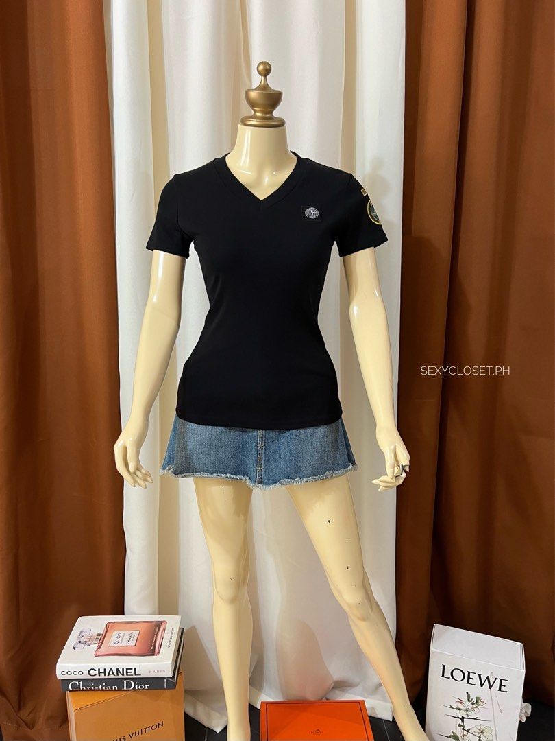 ‼️NA‼️Stone Island Top Orig💯 (Category: Luxury Apparel) located in Cebu City. Submitted by sexyclosetph2.0 (Listing ID 1461715529, Image 1). Description: Orig💯 In great condition Fits all super stretchy small-large would fit! Soft and comfy material Color rate 10/10 Black in actual.