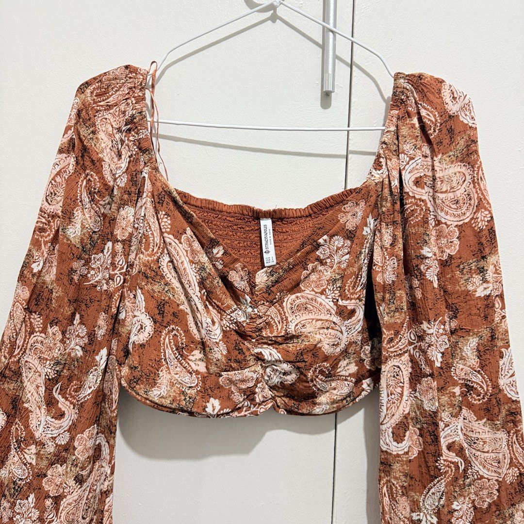 Stradivarius Crop top (small) (Category: Longsleeves) located in Baguio. Submitted by baguiogurl2 (Listing ID 1461703116, Image 3). Description: ⛳️Fixed Price ⛳️Super pretty boho top💕 ⛳️No when worn, if in doubt, do not buy 📭Ships from Mandaluyong .