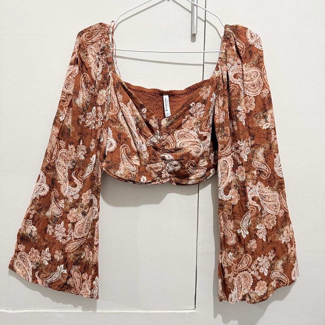 Stradivarius Crop top (small) (Category: Longsleeves) located in Baguio. Submitted by baguiogurl2 (Listing ID 1461703116, Image 2). Description: ⛳️Fixed Price ⛳️Super pretty boho top💕 ⛳️No when worn, if in doubt, do not buy 📭Ships from Mandaluyong .