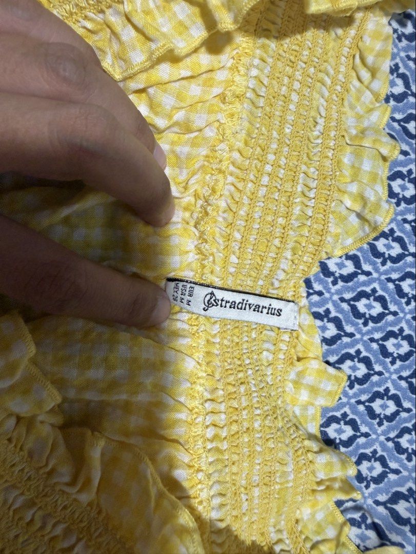 Stradivarius Off-Shoulder Top (Category: Blouses) located in Tarlac. Submitted by shopaholic924 (Listing ID 1461636303, Image 2). Description: No flaws.