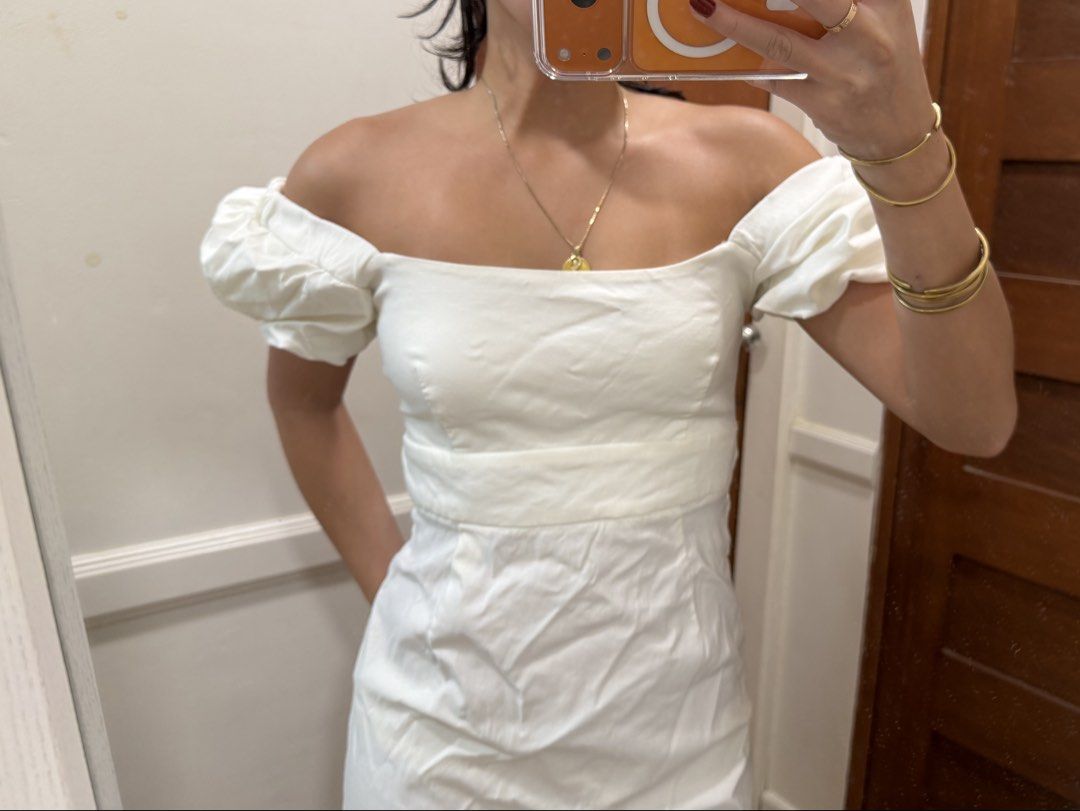 Stradivarius White Mini Dress (Category: Dresses) located in Manila. Submitted by beysclosett (Listing ID 1461758923, Image 2). Description: - never used - fabric is stretchy & soft.