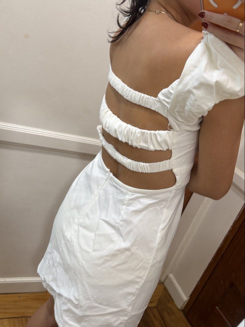 Stradivarius White Mini Dress (Category: Dresses) located in Manila. Submitted by beysclosett (Listing ID 1461758923, Image 3). Description: - never used - fabric is stretchy & soft.