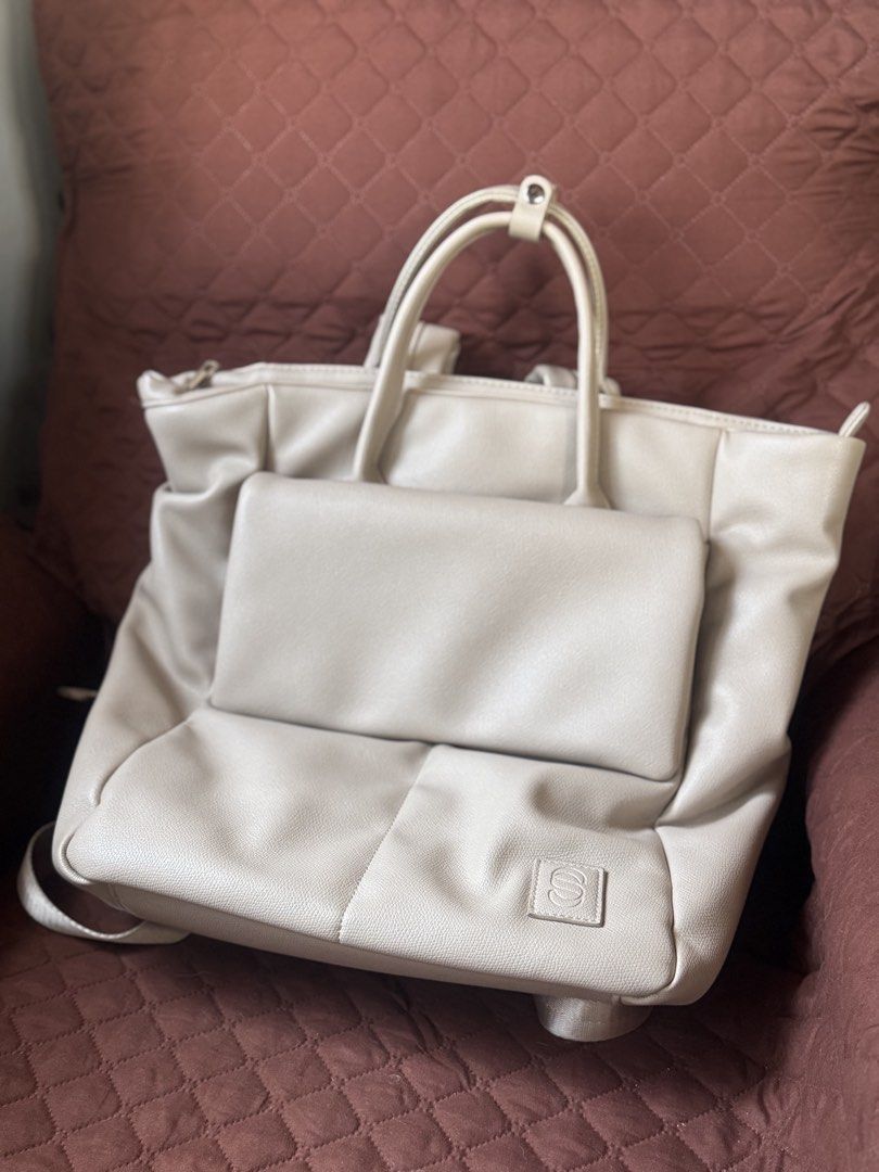 Straightforward DVL Voya Bag – Light Taupe (Category: Backpacks) located in Binan City. Submitted by boe.sells (Listing ID 1461765749, Image 2). Description: Straightforward DVL Voya Bag – Light Taupe Selling my Straightforward DVL Voya Bag in Light Taupe. Slightly used and still in very good condition. A stylish and practical everyday bag with plenty of space for work, school, travel, or casual days out. ✨ Details & Features: • Color: Light Taup