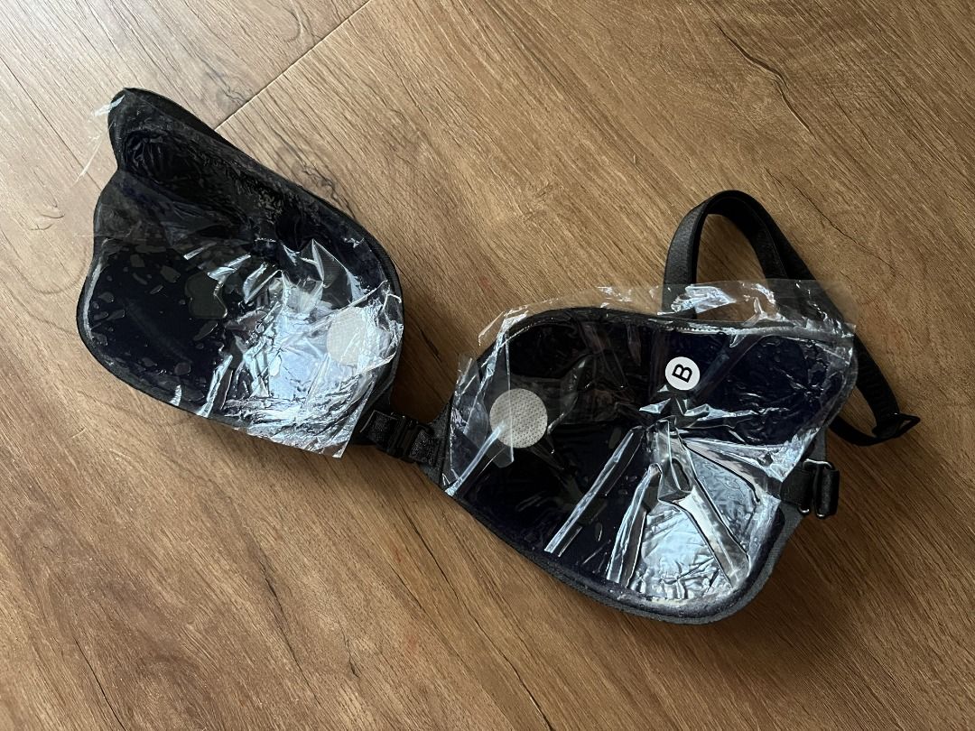 Strapless Adhesive Push Up Sticky Bra (Category: Undergarments & Loungewear) located in Quezon City. Submitted by pinkvanilla.milfshake (Listing ID 1461784798, Image 1). Description: Unused.