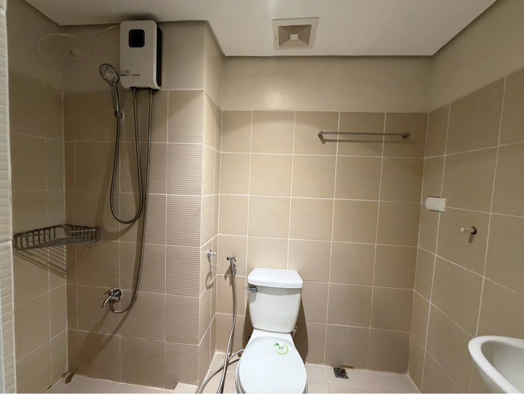 Studio near ABS CBN (Category: Apartments & Condos) located in Manila. Submitted by ctpax (Listing ID 1461572790, Image 3). Description: Be the first to enjoy this newly renovated and fully furnished studio unit in a prime location near ABS-CBN, Quezon City. ✨ Features: • Newly renovated interior • Fully furnished & move-in ready • Clean, modern, and comfortable • Conveniently located near ABS-CBN, MRT Quezon Avenue, Tomas Morato, restaurants, an