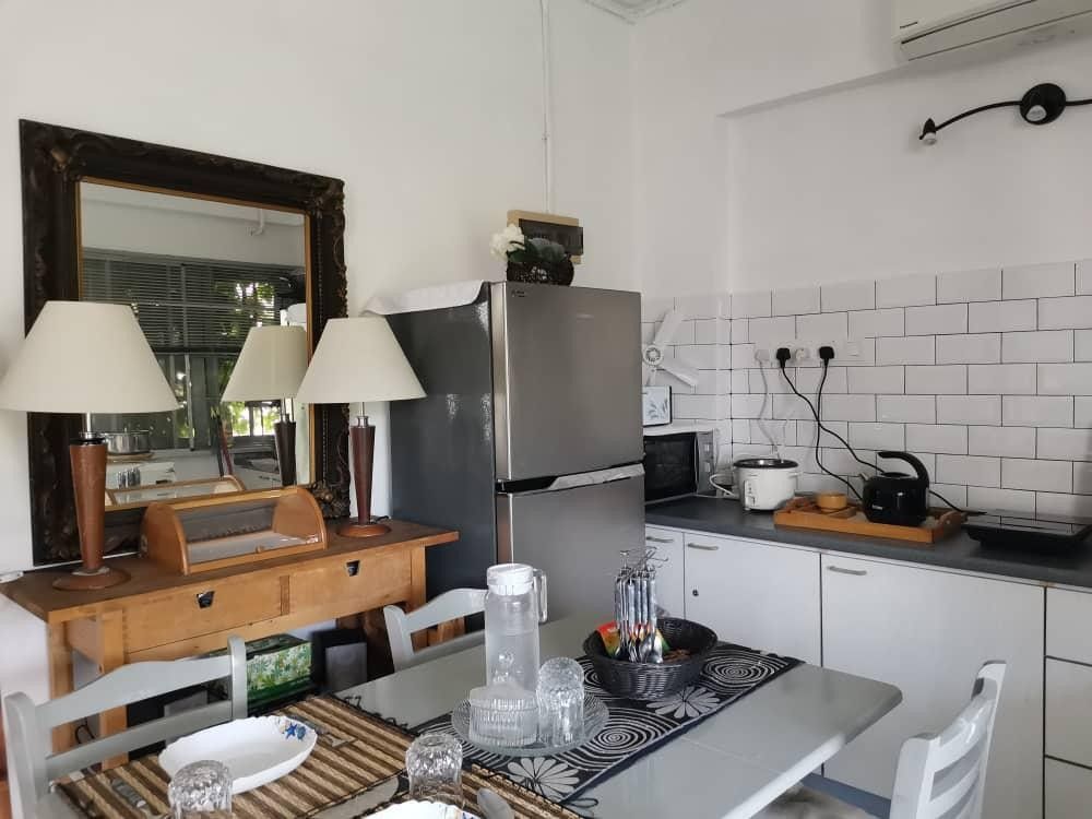 Studio unit (Category: Bathroom & Kitchen Fixtures) located in Kuala Lumpur. Submitted by clickclockclark (Listing ID 1461598019, Image 3). Description: - Fully equipped kitchen set - Includes refrigerator - Gas stove - Dining table with chairs - Assorted kitchenware - Washing machine - Storage cabinets - All items in good working order - Ideal for new homes or rental properties.