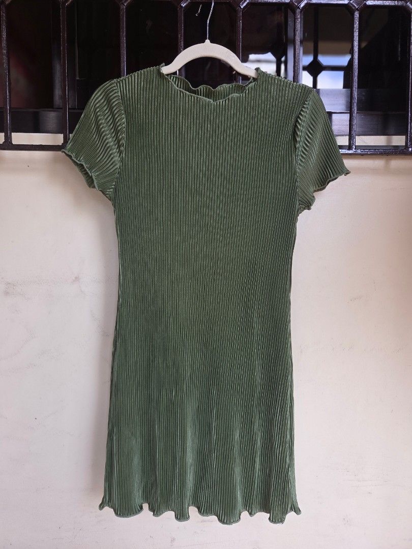 Summer Emerald Green Dress (Solid Lettuce Trim) (Category: Dresses) located in Agdangan. Submitted by wearitnext.shop (Listing ID 1461562845, Image 1). Description: Original Price: 297.