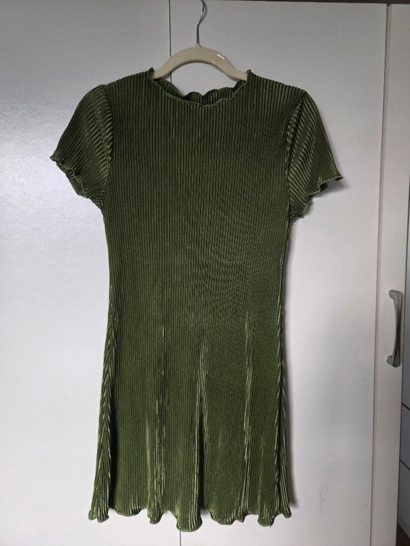 Summer Emerald Green Dress (Solid Lettuce Trim) (Category: Dresses) located in Agdangan. Submitted by wearitnext.shop (Listing ID 1461562845, Image 2). Description: Original Price: 297.