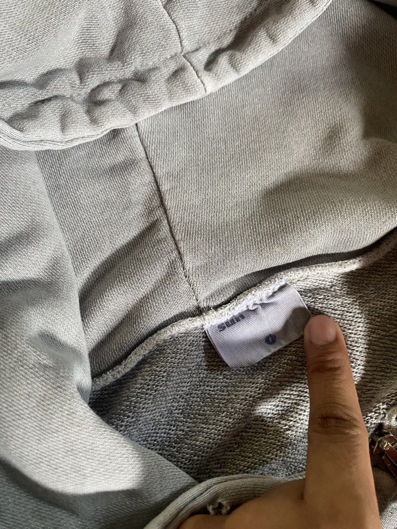 Sun Gray Double Zip Pullover Hoodie (Category: Hoodies) located in San Juan, Ilocos Sur. Submitted by braveberry01 (Listing ID 1461649972, Image 2). Description: Width 23-24 Length 28.