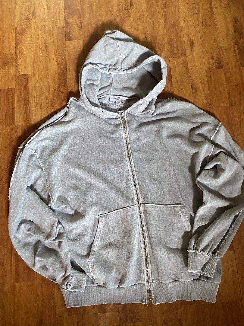 Sun Gray Double Zip Pullover Hoodie (Category: Hoodies) located in San Juan, Ilocos Sur. Submitted by braveberry01 (Listing ID 1461649972, Image 3). Description: Width 23-24 Length 28.