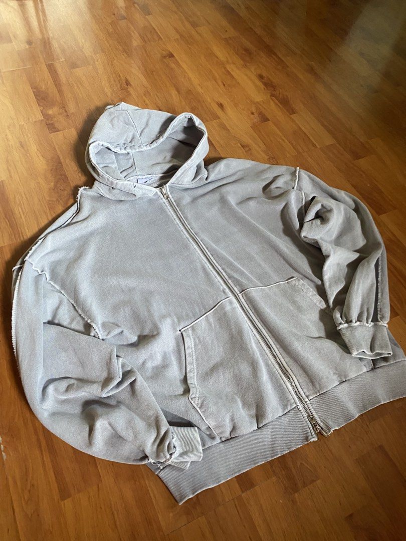 Sun Gray Double Zip Pullover Hoodie (Category: Hoodies) located in San Juan, Ilocos Sur. Submitted by braveberry01 (Listing ID 1461649972, Image 1). Description: Width 23-24 Length 28.
