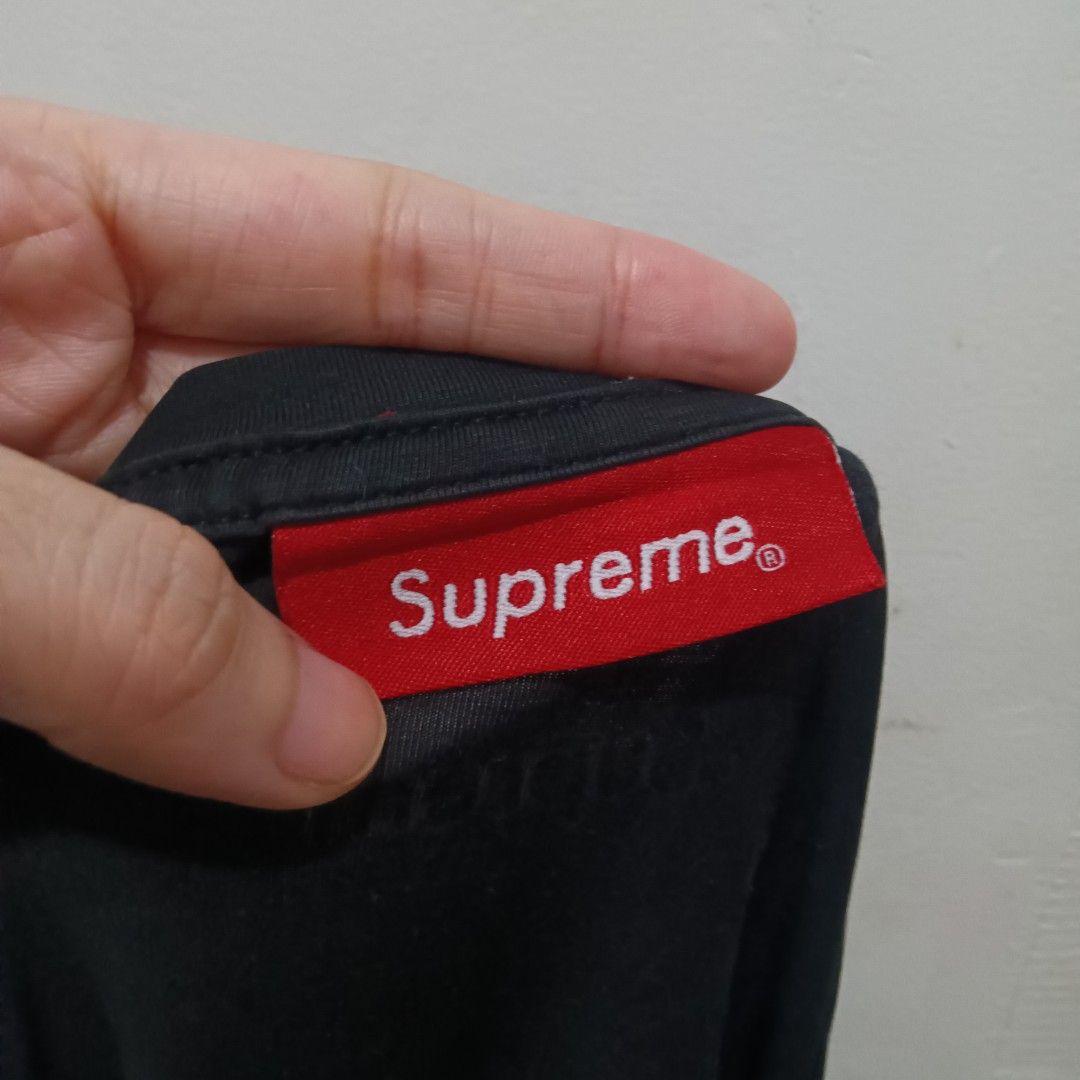 SUPREME Box Logo Shirt (Category: Shirts) located in Caloocan City. Submitted by jaychingsss (Listing ID 1461675522, Image 2). Description: Supreme Box Logo Shirt - 50 21x28 Complete Tags Color Rate: 9.5/10 may peels sa prints check photo Off/Legit NEED WASH.