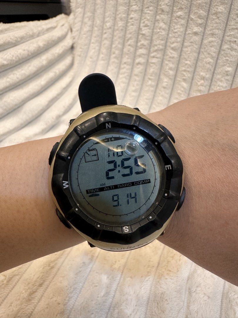 Suunto Vector ABC Outdoor Watch (Category: Men's Watches) located in Pasig City. Submitted by surplusatbp (Listing ID 1461569025, Image 1). Description: Suunto Vector ABC Outdoor Watch Description: Iconic and rugged high-performance outdoor instrument watch from Suunto, featuring advanced ABC (Altimeter, Barometer, Compass) functions tailored for mountaineers and outdoor adventurers. Case Size: 51.5 mm | Wrist Size: Fits up to 20 cm Features & Se