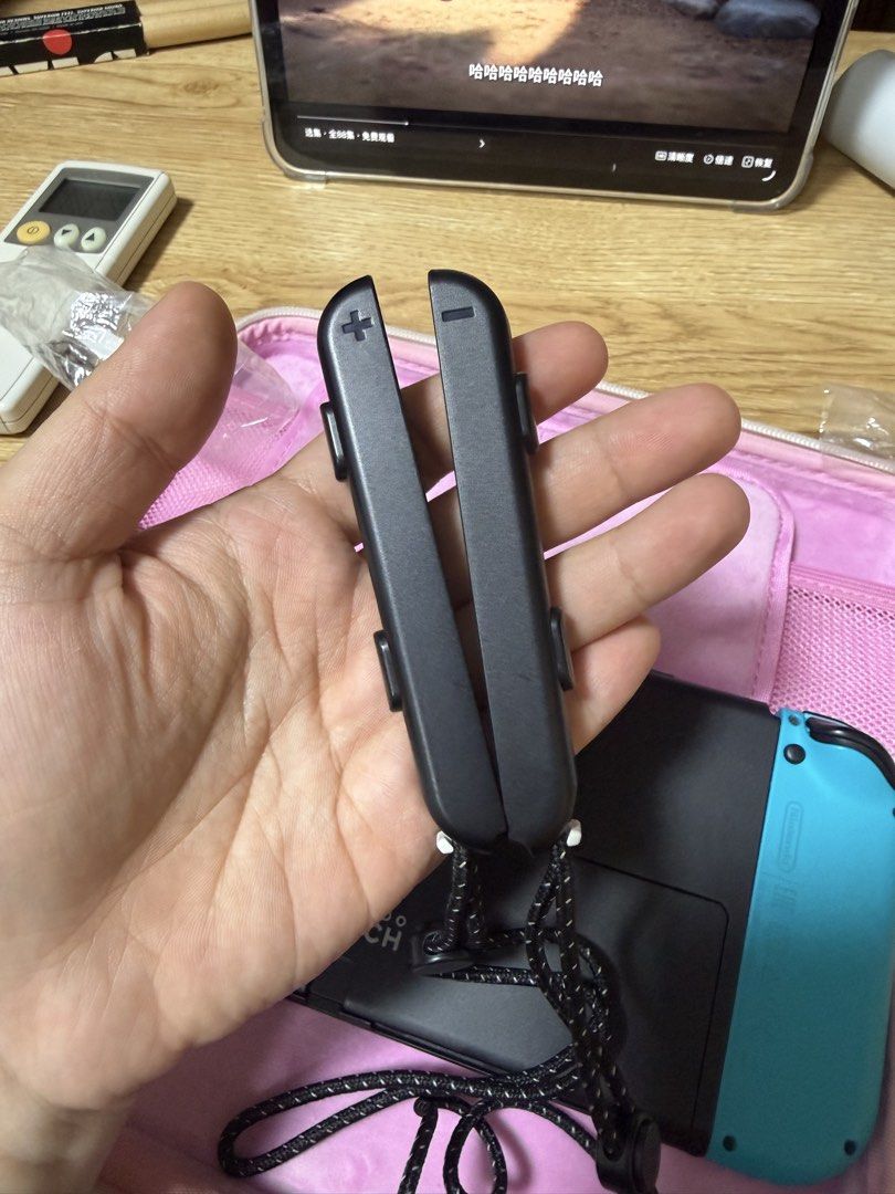 SWITCH OLED MODEL (Category: Nintendo) located in Singapore. Submitted by rourou_8999 (Listing ID 1461718295, Image 3). Description: Can negotiable .