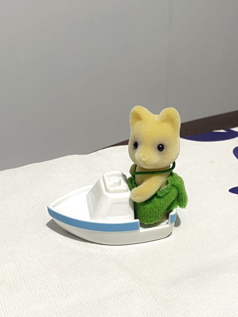 Sylvanian Families | RARE Maple Dog (Category: Figurines & Statues) located in Manila. Submitted by melodearx (Listing ID 1461759536, Image 3). Description: Slightly negotiable.