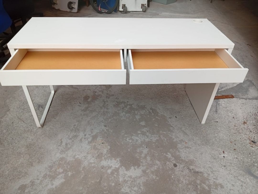 Table (Category: Tables & Sets) located in Petaling Jaya. Submitted by nm016648427690 (Listing ID 1461705651, Image 3). Description: Table Size: W,50.cm,L,140.cm,H,75.cm RM-140 Code :T-03 Stock Available : 1 Condition : Goods ** (ABOVE PRICE DOES NOT INCLUDE DELIVERY & INSTALLATION) ** We are specialist in BUY or SELL New/Used Home Furniture or Office Equipment [ Perabot Kita Furniture ] Address: L1-03 times 89 Jalan 8A/133, Taman Sri Sentosa, 58