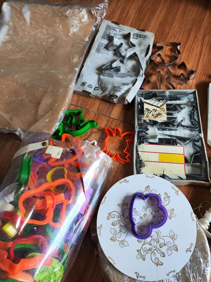 Take all baking needs as is (Category: Homemade Bakes) located in Caloocan City. Submitted by mjoymiran43692 (Listing ID 1461570128, Image 2). Description: Decluttering 📌 Available items: • Assorted baking materials • Colorful plastic sheets • Cookie/craft cutters in different shapes • Ribbons & strings • cake board • small and big tray tops MOP: GCash MOD: lalamove only .