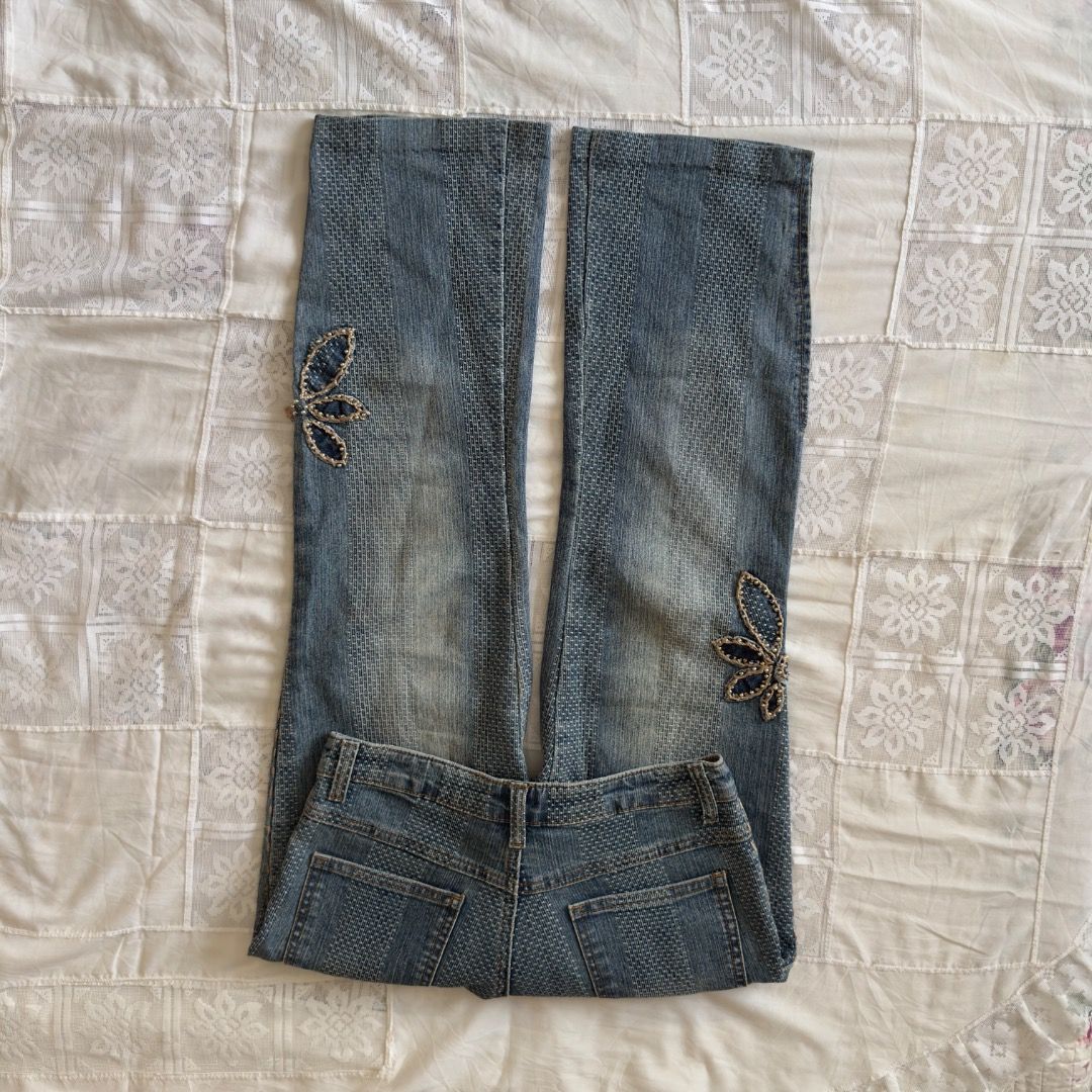Takuya Embroidered Denim Jeans (Category: Jeans) located in Cebu City. Submitted by marikit_thrift (Listing ID 1461685553, Image 2). Description: Takuya Embroidered Flare Jeans -fave! -w28, l-35 , rise-10.5 .