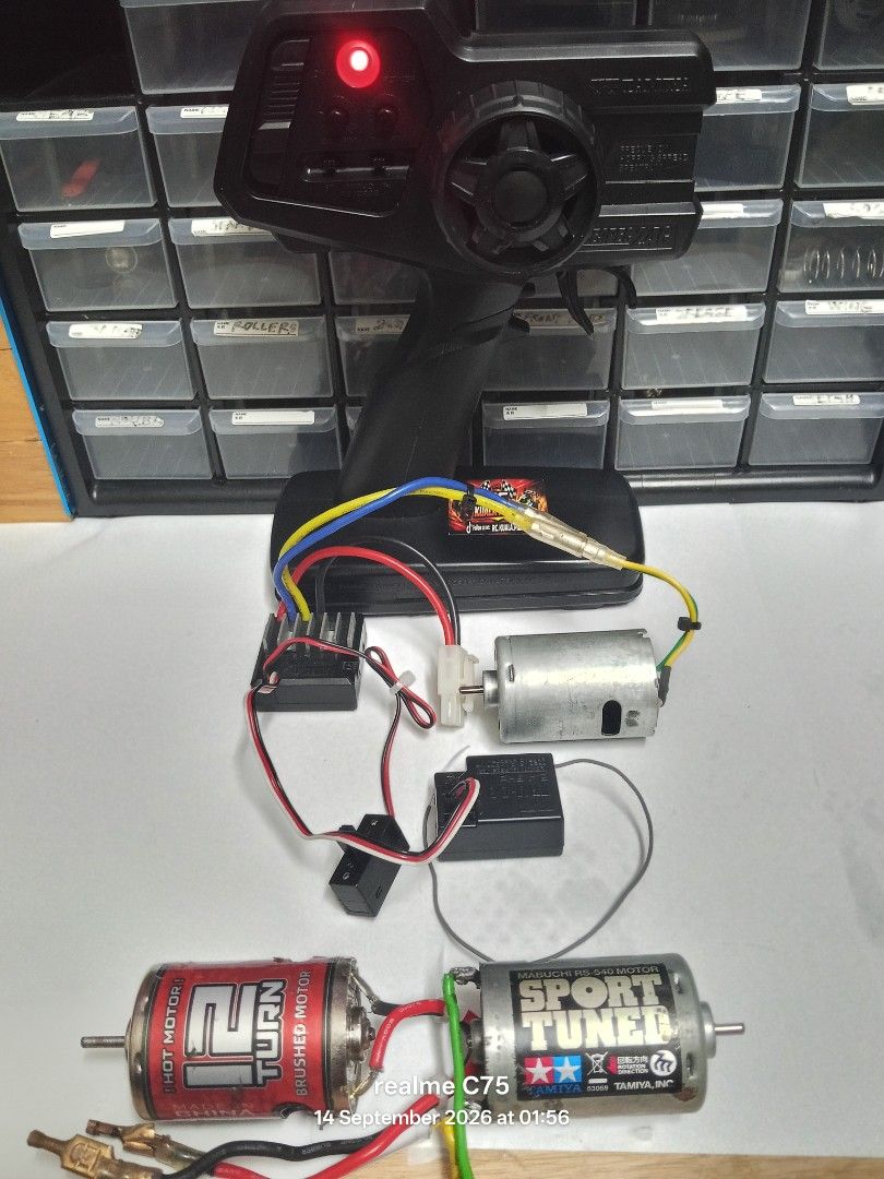 Tamiya Set Remote (Category: Remote Control Toys) located in Senawang. Submitted by arzexkila (Listing ID 1461609581, Image 1). Description: WTS - Combo Tamiya (Remote/Receiver/Esc/Motor) Tamiya Spec : -Remote fine spec 2.4G TTU-08 -Receiver TRU-08 -ESC TEU-105BK -Motor Mabuchi RS-540SH Bagi FREE -Battery Energizer AA 4pcs -Sport Tuned (Rosak) -Brush Motor 12Turn (Elok) Ada kotak kalau nak sekali. Dah siap binding. Test OK. Pasang terus lunchur..