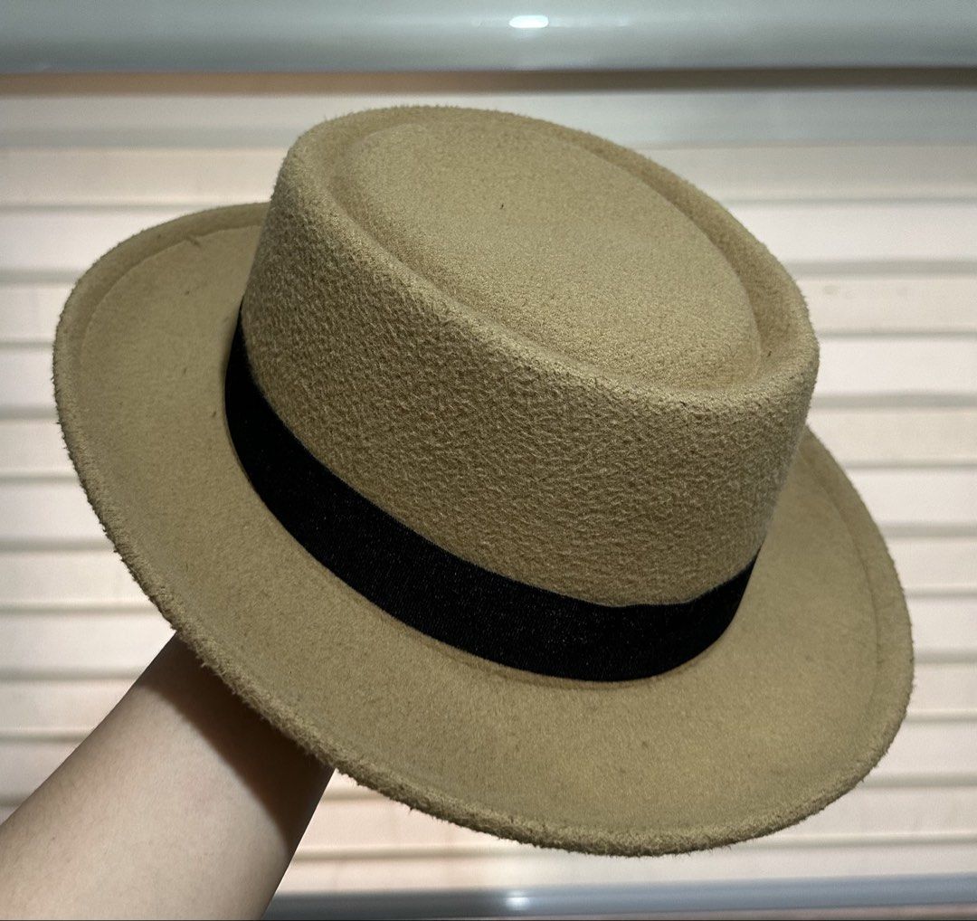 Tan Boater Hat with Black Ribbon Bow (Category: Hats & Beanies) located in Caloocan City. Submitted by delirell (Listing ID 1461634365, Image 3). Description: - Binili sa thailand - twice lang nagamit - maalikabok lang, need lang ipa dry clean .