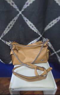 (Category: ) located in . Submitted by affordabags_cd (Listing ID 1461682694, Image 1). Description: .