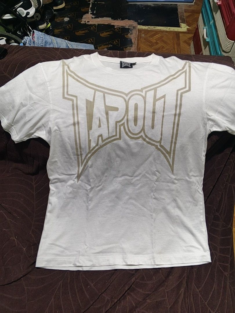 Tapout White T-Shirt Size M (Category: Tshirts & Polo Shirts ) located in Manila. Submitted by thriftthings824 (Listing ID 1461744909, Image 1). Description: 20 by 27 issue need wash and muntikan na matastas yung neck tag.