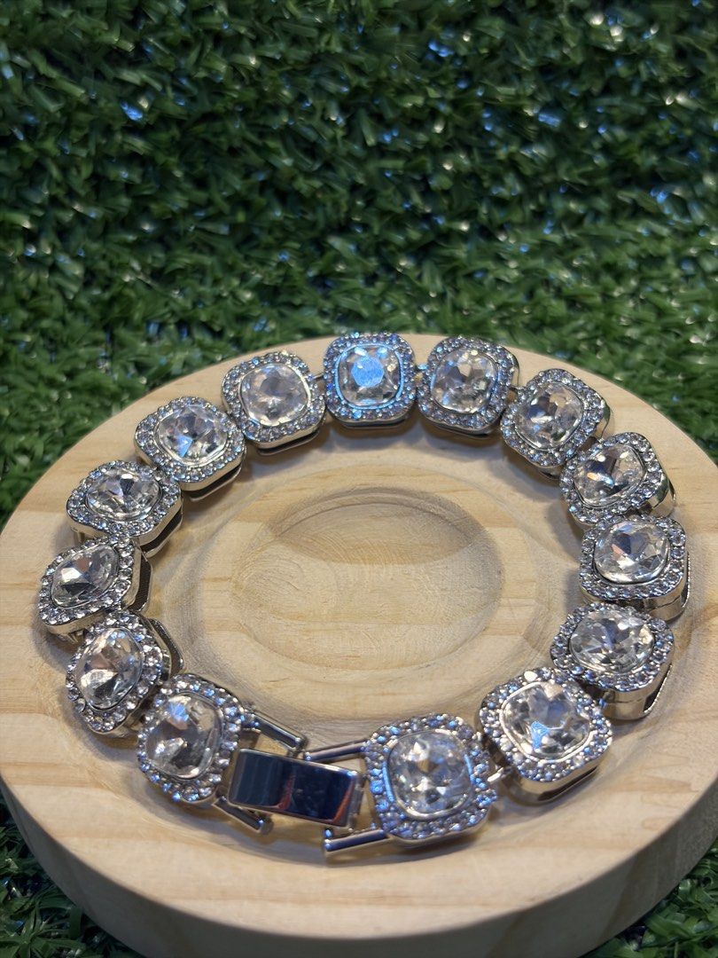 Tennis bracelet silver tone (Category: Bracelets) located in Davao. Submitted by emmanuelchuamellorin23 (Listing ID 1461751036, Image 2). Description: .