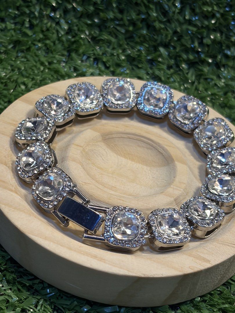 Tennis bracelet silver tone (Category: Bracelets) located in Davao. Submitted by emmanuelchuamellorin23 (Listing ID 1461751036, Image 3). Description: .