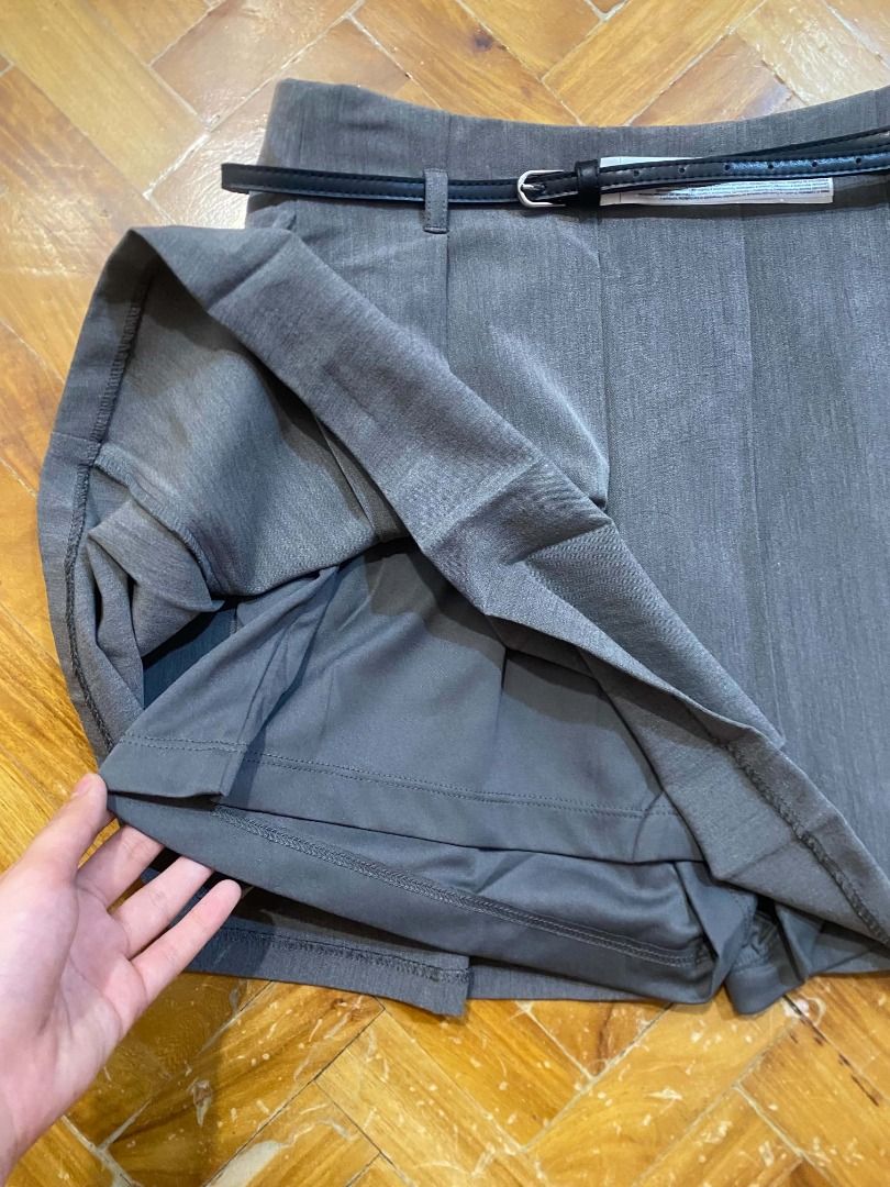 Terranova Pleated Skort (Category: Skirts) located in Paranaque City. Submitted by juju_closet (Listing ID 1461739897, Image 2). Description: Size: Large (but can fit medium to semi large frames) - Brand new (I just removed the tags when i tried it on) - comes with a removable belt and built in shorts inside - perfect during the winter/summer! rfs: not my style price negotiable just message me. .