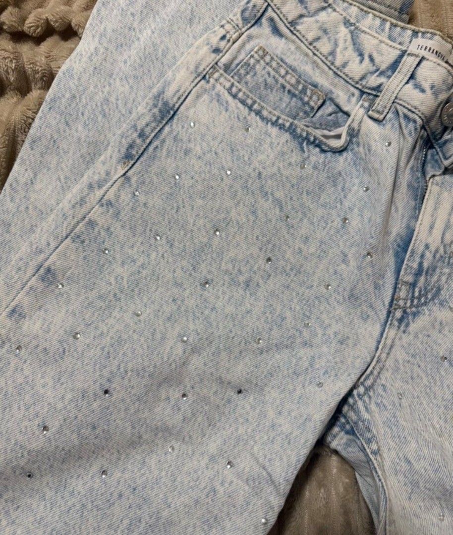 Terranova rhinestone bling bling denim jeans (Category: Jeans) located in Ozamiz City. Submitted by deeclutteredcloset (Listing ID 1461620500, Image 3). Description: trendy bling bling pants!! fits a size 24 waist, can fit up to 26 bought here on carousell it was just worn once ng prev owner n i never got to wear it. condition is super brand new pa and all rhinestones are complete! rfs: too many pants and this was an impulse buy hahahaha lolllll 