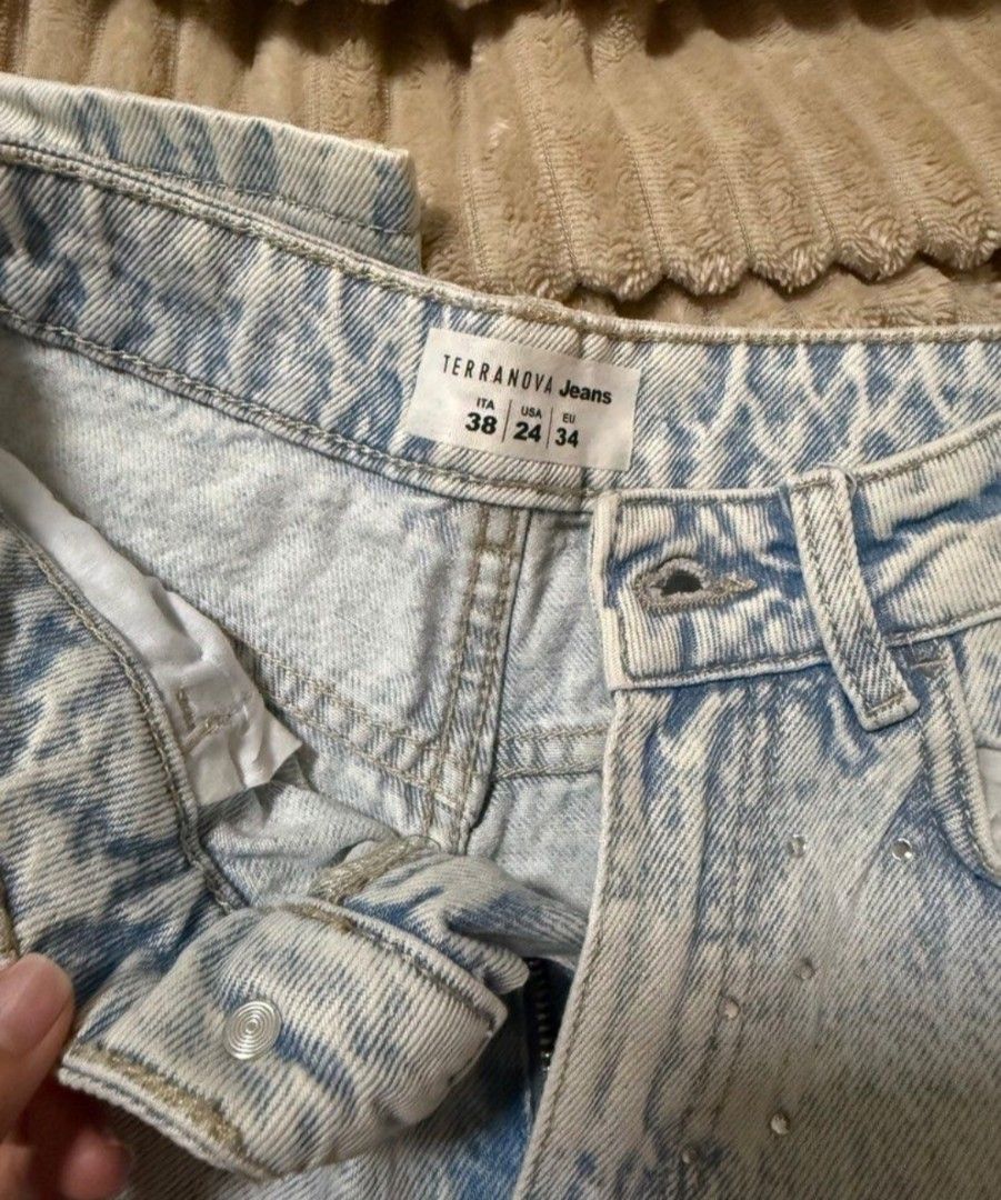 Terranova rhinestone bling bling denim jeans (Category: Jeans) located in Ozamiz City. Submitted by deeclutteredcloset (Listing ID 1461620500, Image 2). Description: trendy bling bling pants!! fits a size 24 waist, can fit up to 26 bought here on carousell it was just worn once ng prev owner n i never got to wear it. condition is super brand new pa and all rhinestones are complete! rfs: too many pants and this was an impulse buy hahahaha lolllll 