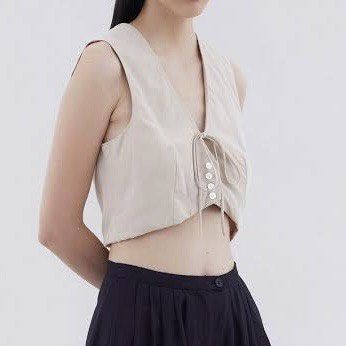 The Editor’s Market Mabrel Tie-Front Crop Top (Category: Sleeveless) located in Manila. Submitted by kingchocnut (Listing ID 1461614202, Image 1). Description: - Cute beige vest top - Cropped length - V-neckline - Lace-up front with button details - Sleeveless - Versatile for layering or wearing on its own.