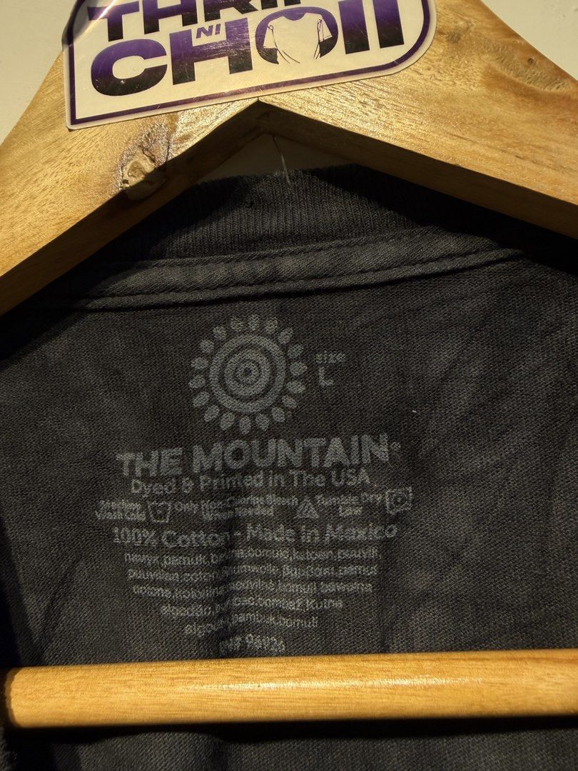 THE MOUNTAIN (Category: Coats, Jackets and Outerwear) located in Carmen. Submitted by thriftnichoii (Listing ID 1461793407, Image 3). Description: 23x31.