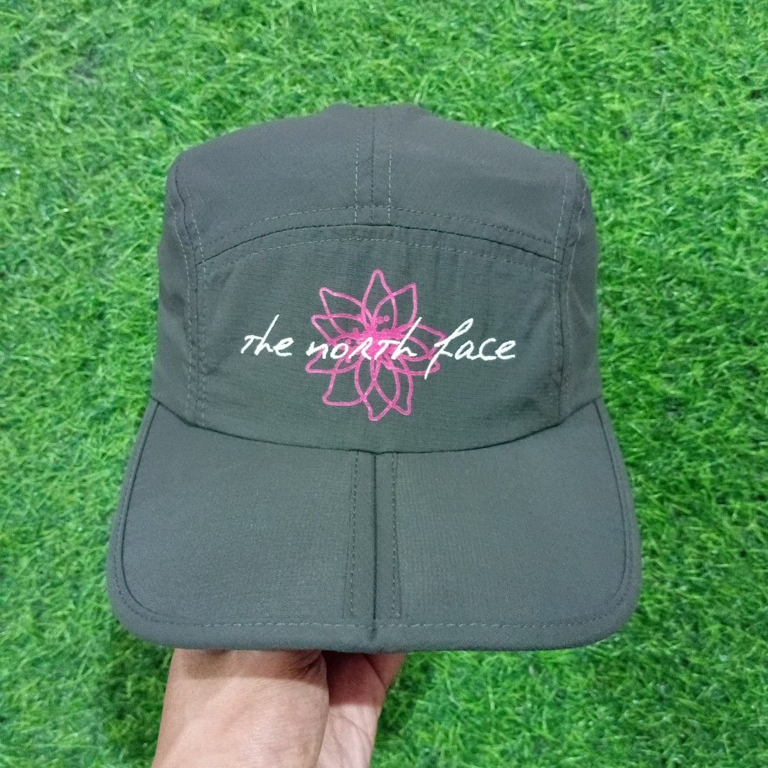 the north face 5 panel cap (Category: Caps & Hats) located in Muntinlupa City. Submitted by rianrax3012 (Listing ID 1461686265, Image 3). Description: in excellent condition.