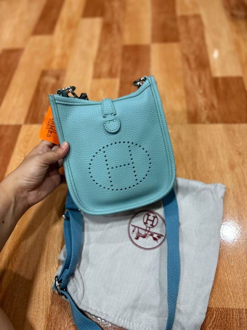 The North Face Black Crossbody Bag (Category: Sling Bags) located in Tagum. Submitted by jenjen24867 (Listing ID 1461583902, Image 3). Description: 🔥SALE 📌SALE 📌SALE🔥 ✅ SCREENSHOT DM FOR PRICES ✅BRANDED/BRAND NEW ✅LOC: MACO, DAVAO DE ORO ✅MEETUP/SHIPPING EVERYDAY ✅MAG IMBAK NA KAYO PANREGALO HABANG MURA🫶🏻.