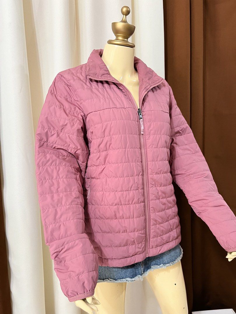 THE NORTH FACE Puffer Jacket Rubberized Logo Orig💯 (Category: Coats, Jackets and Outerwear) located in Cebu City. Submitted by sexyclosetph2.0 (Listing ID 1461645803, Image 3). Description: Orig💯 In great condition Like new Large on tag Very nice for cold weather .
