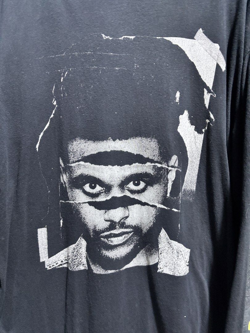 The Weekend's 2015 "THE MADNESS" Fall tour (Category: Tshirts & Polo Shirts ) located in Taguig. Submitted by nardselect (Listing ID 1461578201, Image 2). Description: Tag Size: Large Width: 24 Length:30 Condition: good Flaws: discoloration on neck, crack print .