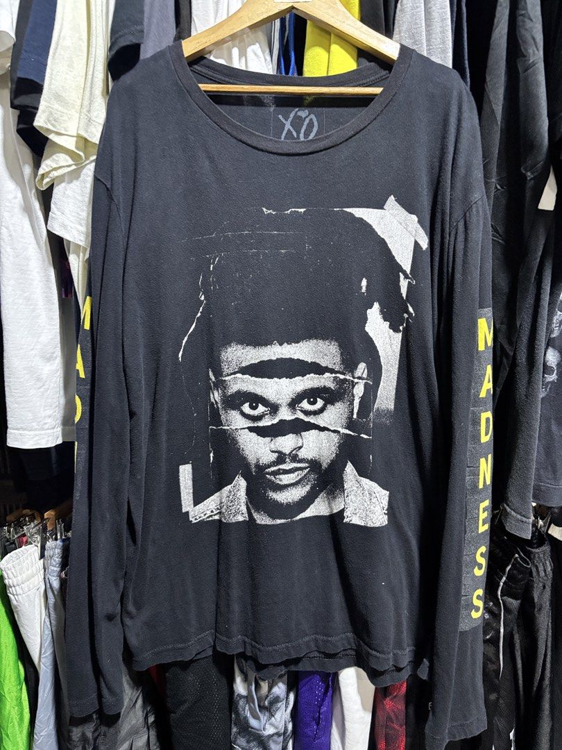 The Weekend's 2015 "THE MADNESS" Fall tour (Category: Tshirts & Polo Shirts ) located in Taguig. Submitted by nardselect (Listing ID 1461578201, Image 1). Description: Tag Size: Large Width: 24 Length:30 Condition: good Flaws: discoloration on neck, crack print .