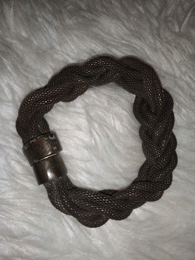 Thick bronze magnetic bracelet (Category: Bracelets) located in Quezon City. Submitted by eidorableshop (Listing ID 1461577698, Image 2). Description: .
