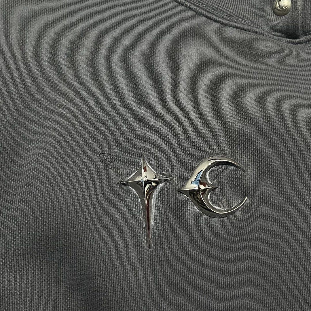 Thug Club Armor Hoodie (Category: Hoodies) located in Davao. Submitted by lwndvo (Listing ID 1461788707, Image 3). Description: Thug Club Armor Hoodie Vgood UC Heavyweight Hoodie Authentic Dimensions: Width: 23 Length: 27 Issue/s: Scratches, pinhole Price: 2,500 + shipping .