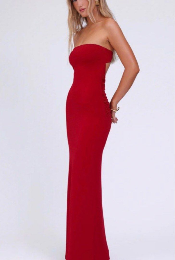 TIGER MIST Daniel Dress (Category: Evening dresses & gowns) located in Manila. Submitted by beysclosett (Listing ID 1461762382, Image 3). Description: - only used once!! - super good condition - fabric is comfy & stretchy - flattering! - fits XS-S.