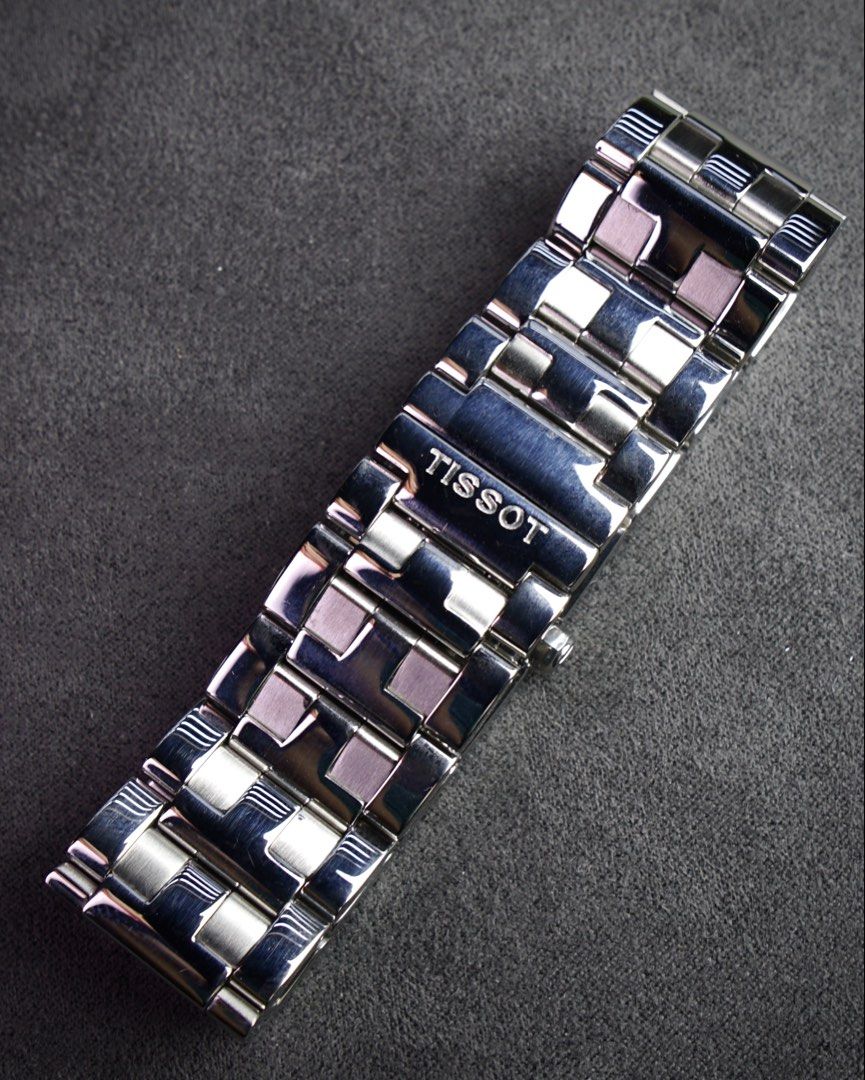 Tissot Ladies Bracele Watch (Category: Women's Watches) located in Mandaluyong City. Submitted by watchcraftph (Listing ID 1461616535, Image 3). Description: ❗️For Sale ❗️ [ON HAND] Tissot Ladies Bracelet watch Reference : Year: 2000-2010 Genuine Pre-owned Vintage Watch Spec Sheet: ✔️21.15mm Stainless Steel Case ✔️Tissot swiss quartz ✔️Tissot Bracelet integrated (fits up to 7.2”) ✔️Sapphire crystal ✔️Swiss Made Watch/unit only with travel case DM