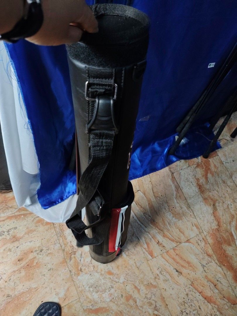 Titliest pencil golf bag (Category: Golf) located in Manila. Submitted by meiyeon2 (Listing ID 1461607210, Image 2). Description: pu leather material no hood cover.. in good condition.