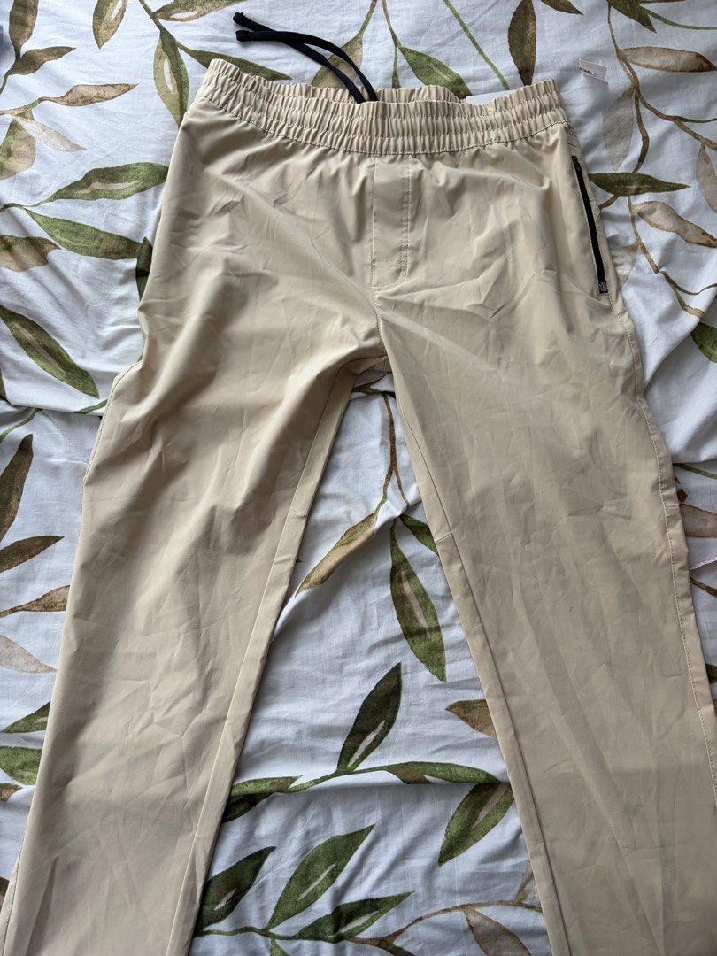 TJ Maxx Jogging Pants (Category: Joggers) located in Manila. Submitted by 1vktry (Listing ID 1461607207, Image 1). Description: - Bought from the US - Waist Length: 33 - Full length of pants: 39 inches - Brand New - Can only deliver via lalamove.