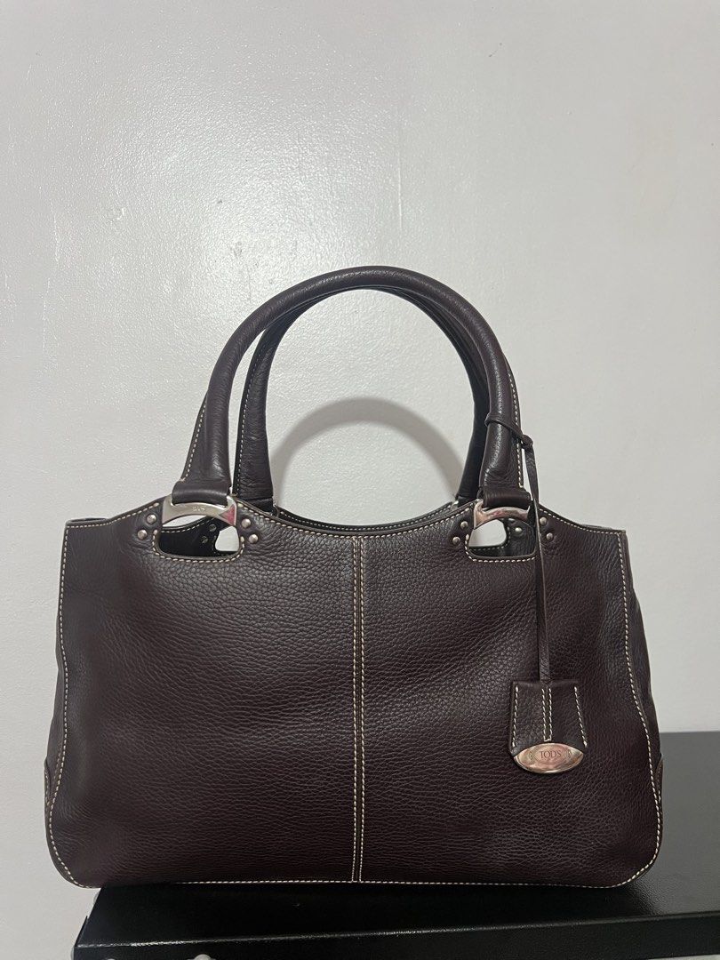 Tod’s shoulder bag (Category: Luxury Bags & Wallets) located in Tacloban City. Submitted by classy_luxury (Listing ID 1461610735, Image 2). Description: Tod’s shoulder bag Authentic Selling for only 7,000 pho.