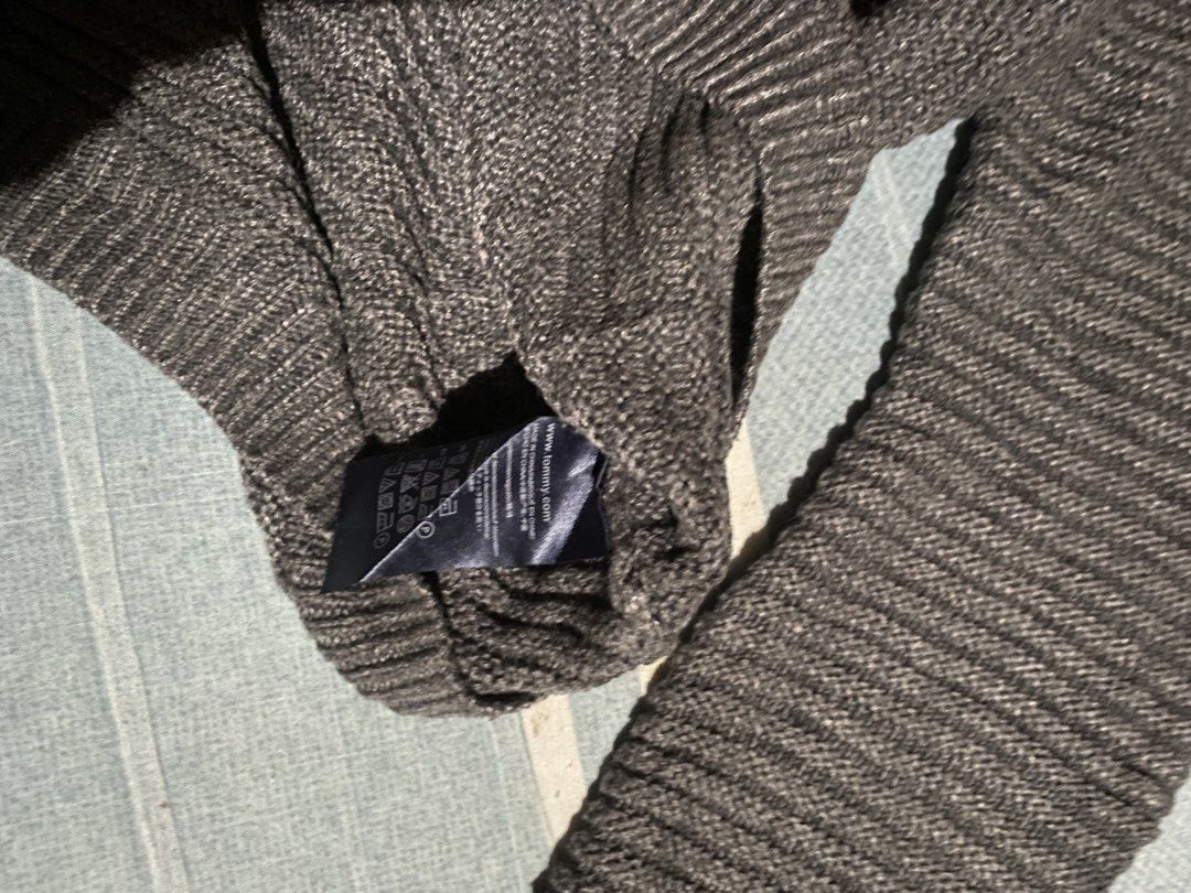Tommy hilfiger knitted sweater (Category: Formal Shirts) located in Manila. Submitted by rick0. (Listing ID 1461749537, Image 3). Description: Length 25 Width 20 no issues, in excellent condition needs wash 10/10 color rate ₱300 +sf only JNT/ LALAMOVE/ PICK UP MUNTINLUPA 📌 .