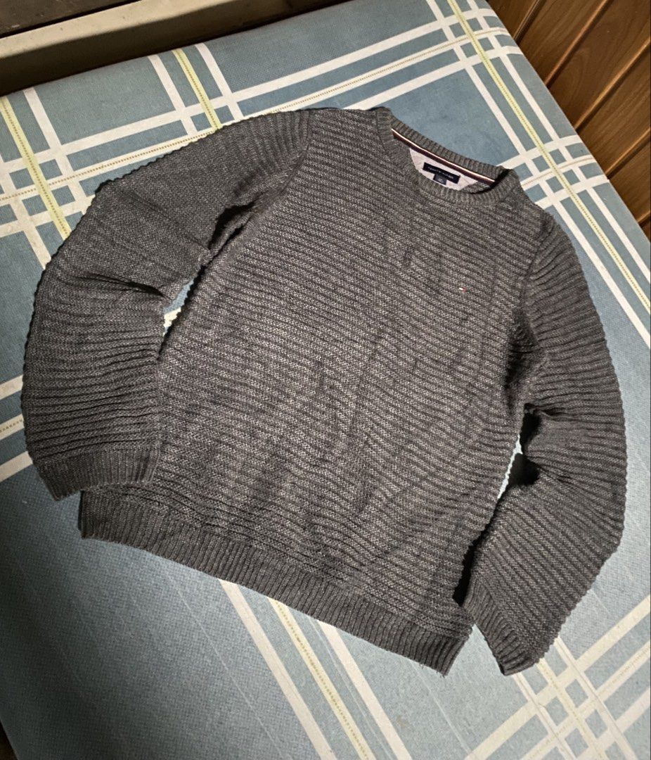 Tommy hilfiger knitted sweater (Category: Formal Shirts) located in Manila. Submitted by rick0. (Listing ID 1461749537, Image 1). Description: Length 25 Width 20 no issues, in excellent condition needs wash 10/10 color rate ₱300 +sf only JNT/ LALAMOVE/ PICK UP MUNTINLUPA 📌 .
