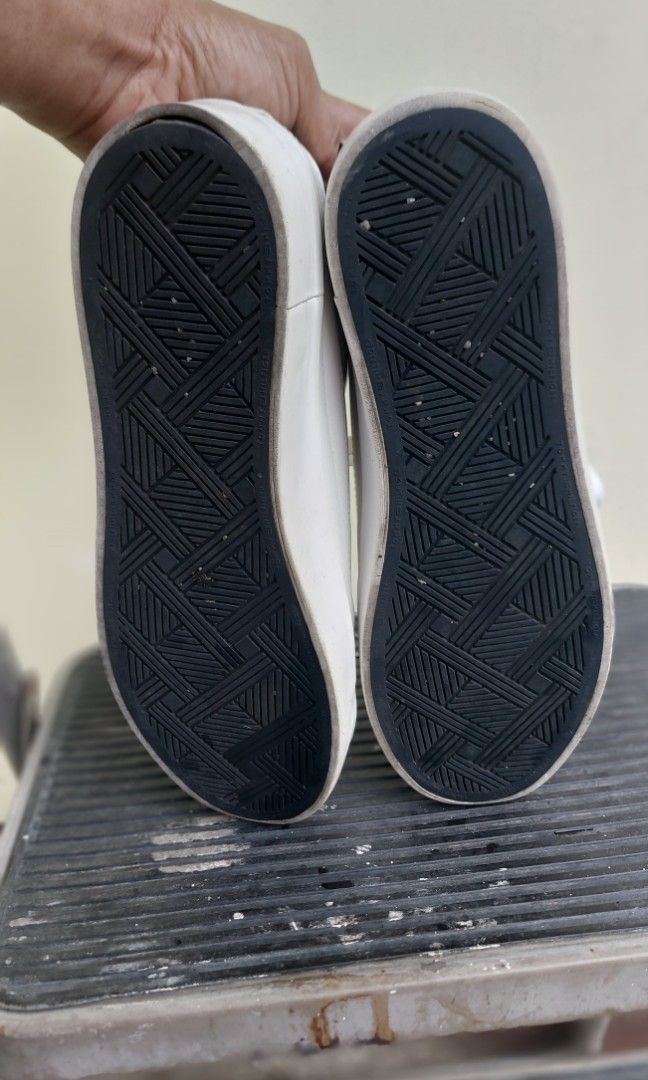Tommy Hilfiger Size: 7.5 (Category: Sneakers) located in Manila. Submitted by bien_greatgoods (Listing ID 1461602268, Image 3). Description: .